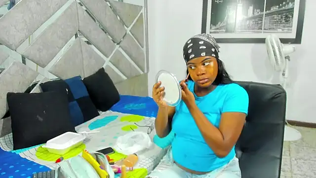 Snapshot of EvaxEmma chatting on 28, 4, 2026 EvaxEmma online show from 28, 4, 2026