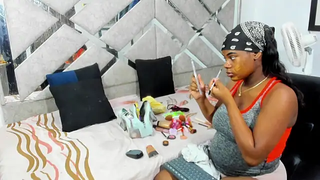 Snapshot of EvaxEmma chatting on 29, 4, 2026 EvaxEmma online show from 29, 4, 2026
