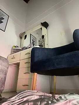 LynnSam  online show from 15, 12, 2024