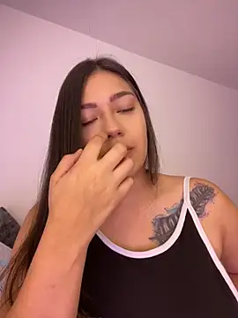 Latina vanessa online show from 28, 2, 2025