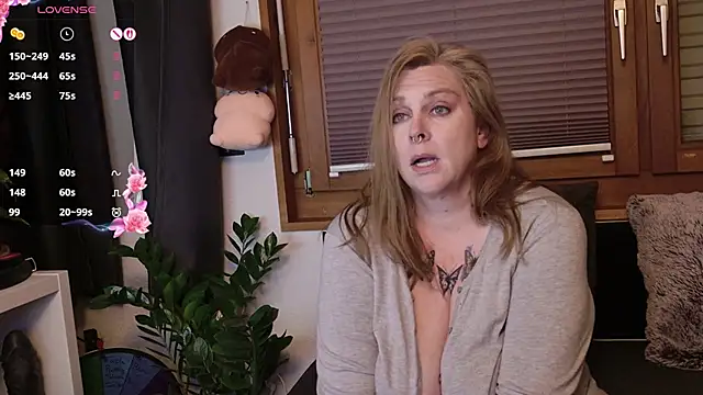 Big Beautiful MILF online show from 8, 11, 2025