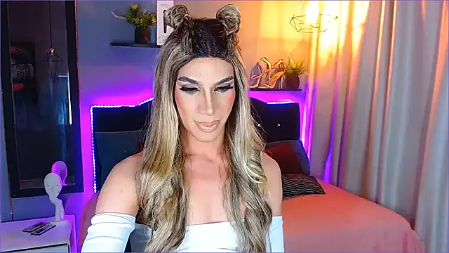 Snapshot of camila_hootie chatting on 24, 12, 2024 camila hootie online show from 24, 12, 2024