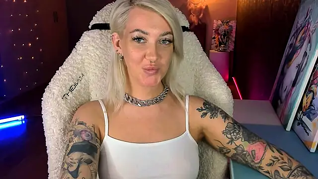 Snapshot of tykioty_Miley chatting on 15, 5, 2026 tykioty Miley online show from 15, 5, 2026