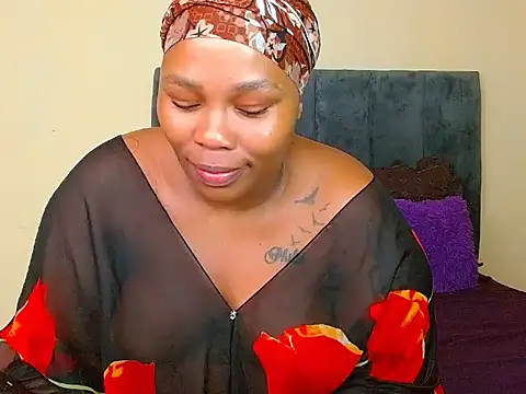 Snapshot of curvycloe1 chatting on 8, 10, 2025 curvycloe1 online show from 8, 10, 2025