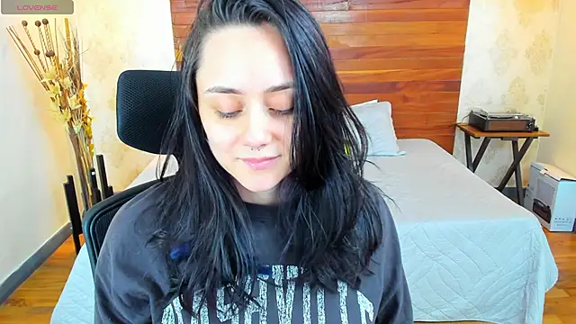 Snapshot of KatherineBond chatting on 18, 12, 2024 KatherineBond online show from 18, 12, 2024
