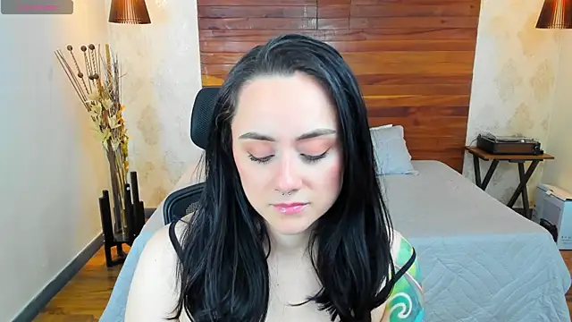 Snapshot of KatherineBond chatting on 20, 12, 2024 KatherineBond online show from 20, 12, 2024