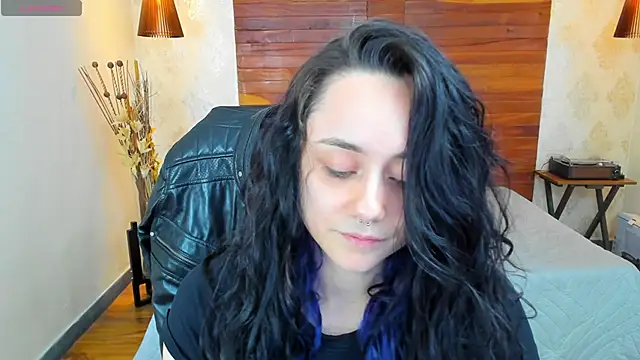 Snapshot of KatherineBond chatting on 21, 12, 2024 KatherineBond online show from 21, 12, 2024