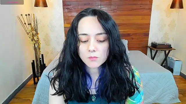 Snapshot of KatherineBond chatting on 4, 1, 2025 KatherineBond online show from 4, 1, 2025