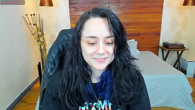 Snapshot of KatherineBond chatting on 5, 1, 2025 KatherineBond online show from 5, 1, 2025