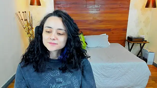 Snapshot of KatherineBond chatting on 10, 1, 2025 KatherineBond online show from 10, 1, 2025