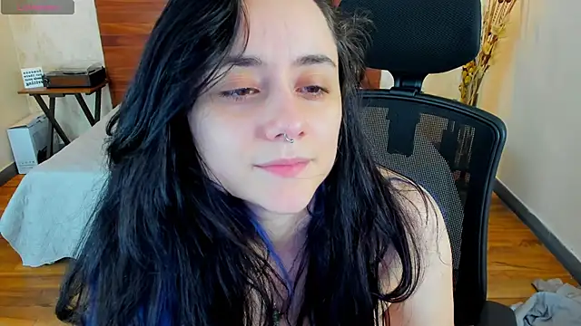 Snapshot of KatherineBond chatting on 1, 2, 2025 KatherineBond online show from 1, 2, 2025