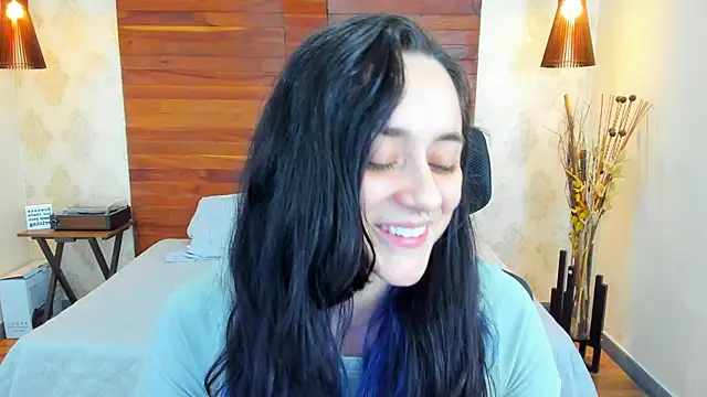 Snapshot of KatherineBond chatting on 5, 2, 2025 KatherineBond online show from 5, 2, 2025
