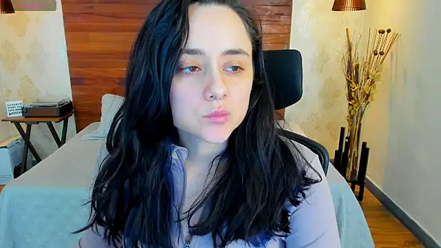 Snapshot of KatherineBond chatting on 5, 2, 2025 KatherineBond online show from 5, 2, 2025