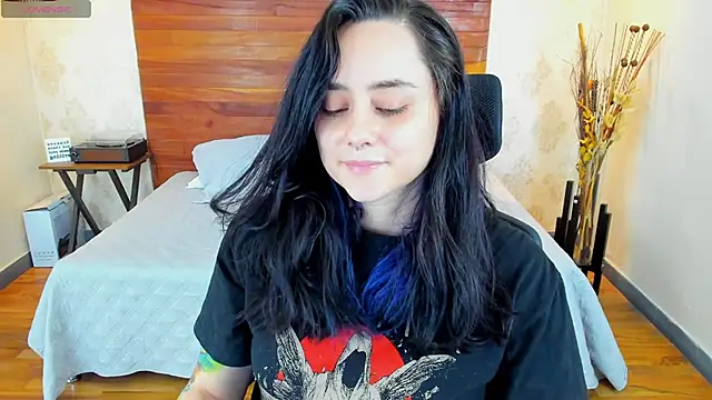 Snapshot of KatherineBond chatting on 7, 2, 2025 KatherineBond online show from 7, 2, 2025