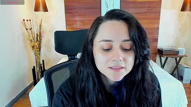 Snapshot of KatherineBond chatting on 18, 2, 2025 KatherineBond online show from 18, 2, 2025