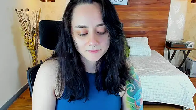 Snapshot of KatherineBond chatting on 21, 2, 2025 KatherineBond online show from 21, 2, 2025