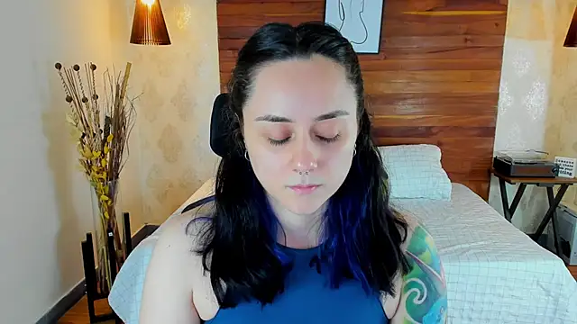 Snapshot of KatherineBond chatting on 22, 2, 2025 KatherineBond online show from 22, 2, 2025