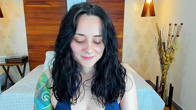 Snapshot of KatherineBond chatting on 23, 2, 2025 KatherineBond online show from 23, 2, 2025