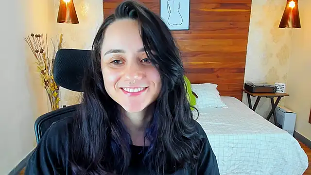 Snapshot of KatherineBond chatting on 5, 3, 2025 KatherineBond online show from 5, 3, 2025