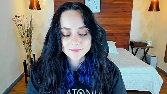 Snapshot of KatherineBond chatting on 5, 3, 2025 KatherineBond online show from 5, 3, 2025