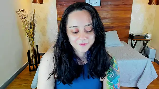 Snapshot of KatherineBond chatting on 8, 3, 2025 KatherineBond online show from 8, 3, 2025