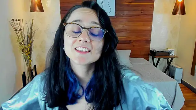 Snapshot of KatherineBond chatting on 11, 3, 2025 KatherineBond online show from 11, 3, 2025