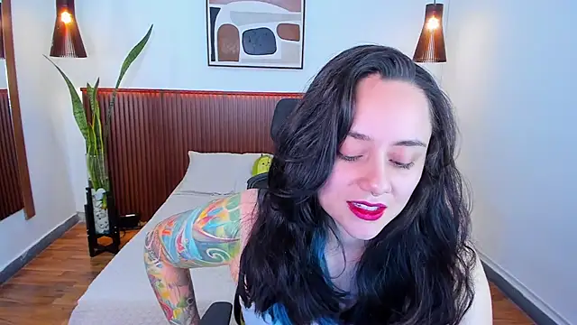 Snapshot of KatherineBond chatting on 8, 9, 2025 KatherineBond online show from 8, 9, 2025