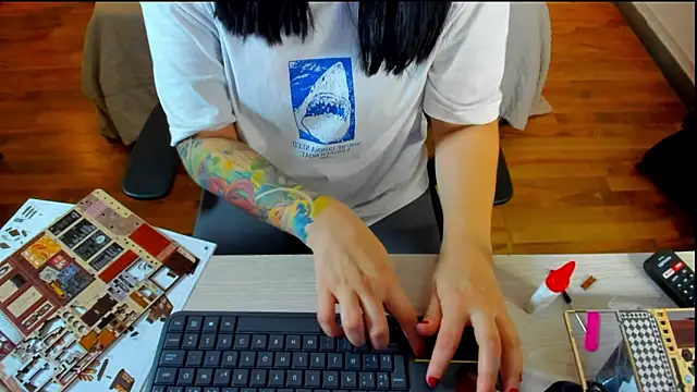 Snapshot of KatherineBond chatting on 23, 9, 2025 KatherineBond online show from 23, 9, 2025
