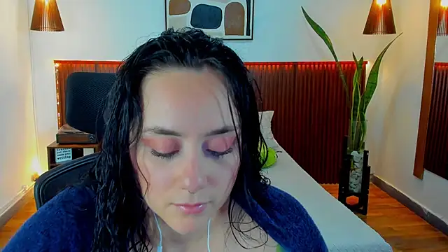 Snapshot of KatherineBond chatting on 9, 10, 2025 KatherineBond online show from 9, 10, 2025