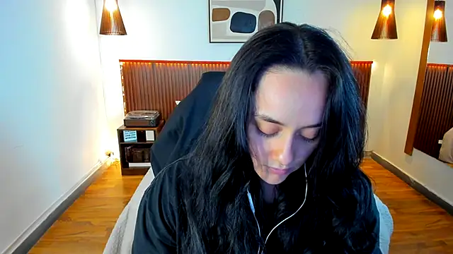 Snapshot of KatherineBond chatting on 10, 10, 2025 KatherineBond online show from 10, 10, 2025
