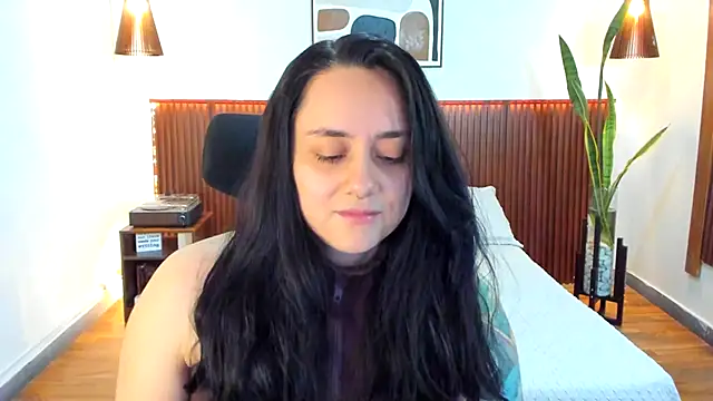 KatherineBond online show from 30, 10, 2025