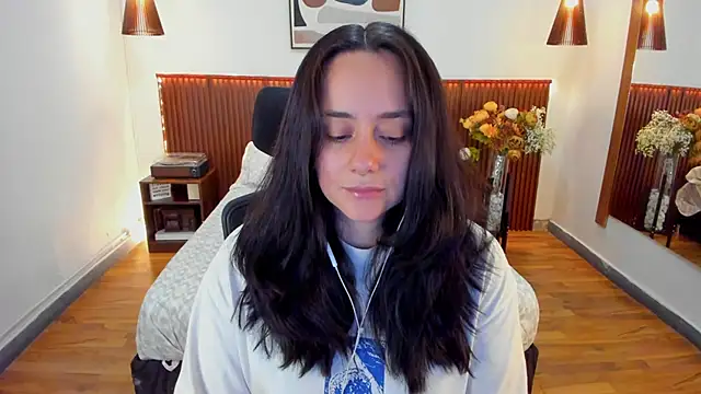 Snapshot of KatherineBond chatting on 14, 5, 2026 KatherineBond online show from 14, 5, 2026