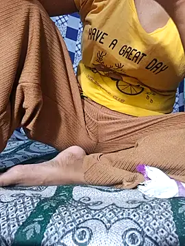 Snapshot of Priya_Bong chatting on 12, 9, 2025 Priya Bong online show from 12, 9, 2025