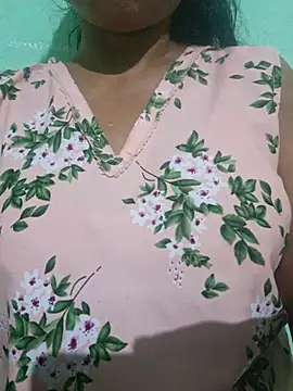 Snapshot of Priya_Bong chatting on 4, 10, 2025 Priya Bong online show from 4, 10, 2025