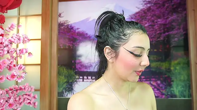 miss lizith online show from 8, 9, 2025