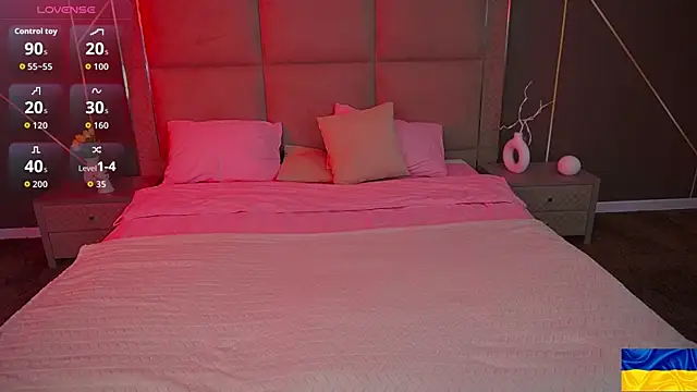 Snapshot of SusieWood chatting on 26, 10, 2025 SusieWood online show from 26, 10, 2025