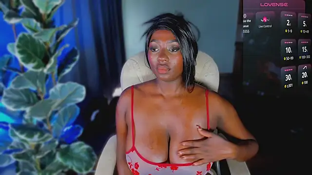 Snapshot of Almaahotxxx chatting on 10, 6, 2026 Almaahotxxx online show from 10, 6, 2026