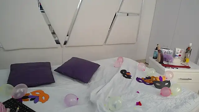  Miaaleon online show from 4, 3, 2025