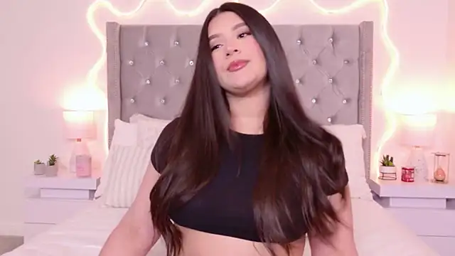 JuliaSUMMERS2022 online show from 15, 4, 2026