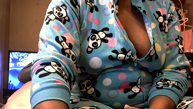 EbonyFetishQueen online show from 11, 11, 2025