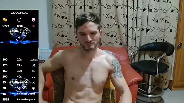 Snapshot of cuple_hoot_ chatting on 1, 11, 2025 cuple hoot online show from 1, 11, 2025