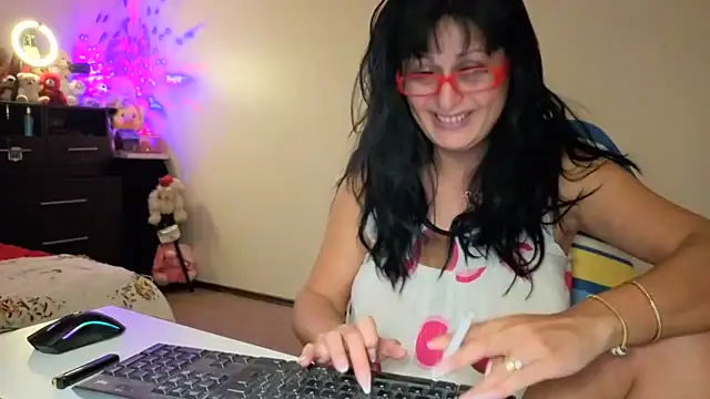 YourDreamLoverr online show from 2, 12, 2025