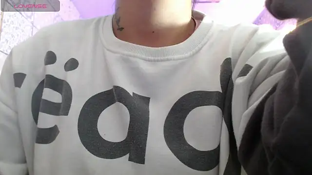 Snapshot of vitoria23_ chatting on 5, 3, 2025 vitoria23 online show from 5, 3, 2025