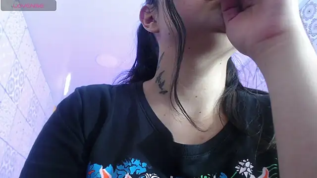 Snapshot of vitoria23_ chatting on 13, 3, 2025 vitoria23 online show from 13, 3, 2025