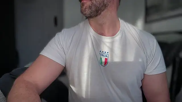 Snapshot of Mr_Beef chatting on 14, 12, 2025 Mr Beef online show from 14, 12, 2025