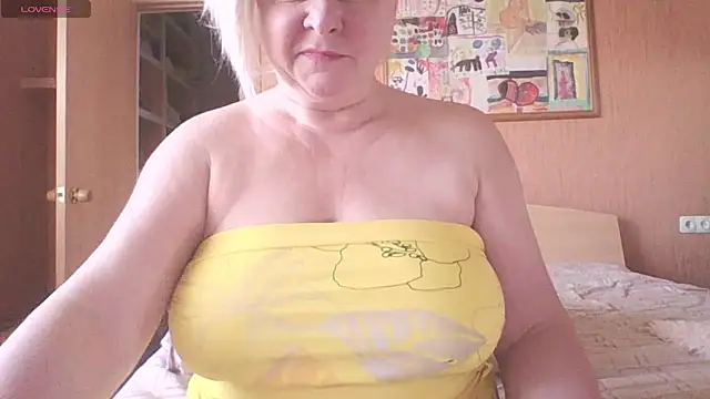 Snapshot of mira_robinsonnn chatting on 24, 4, 2026 mira robinsonnn online show from 24, 4, 2026