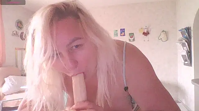 Snapshot of mira_robinsonnn chatting on 12, 5, 2026 mira robinsonnn online show from 12, 5, 2026