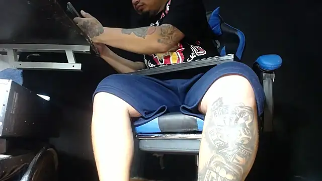 Snapshot of DickMasterfindom chatting on 9, 6, 2026 DickMasterfindom online show from 9, 6, 2026