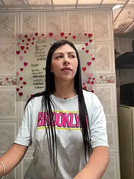 Snapshot of Alanna_atm_ chatting on 5, 2, 2025 Alanna atm online show from 5, 2, 2025