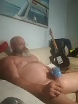 iambradz online show from 31, 10, 2025